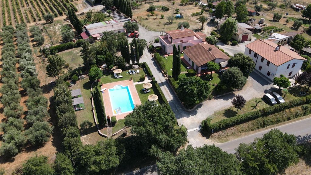 Agriturismo-Grosseto-con-Piscina-vicino-al-Mare-Agriturismo-La-Quercia-3
