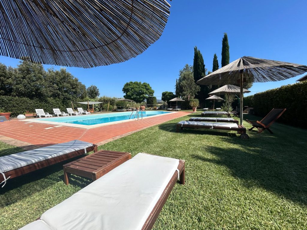 Agriturismo La Quercia vicino Grosseto con piscina, camere e appartamenti