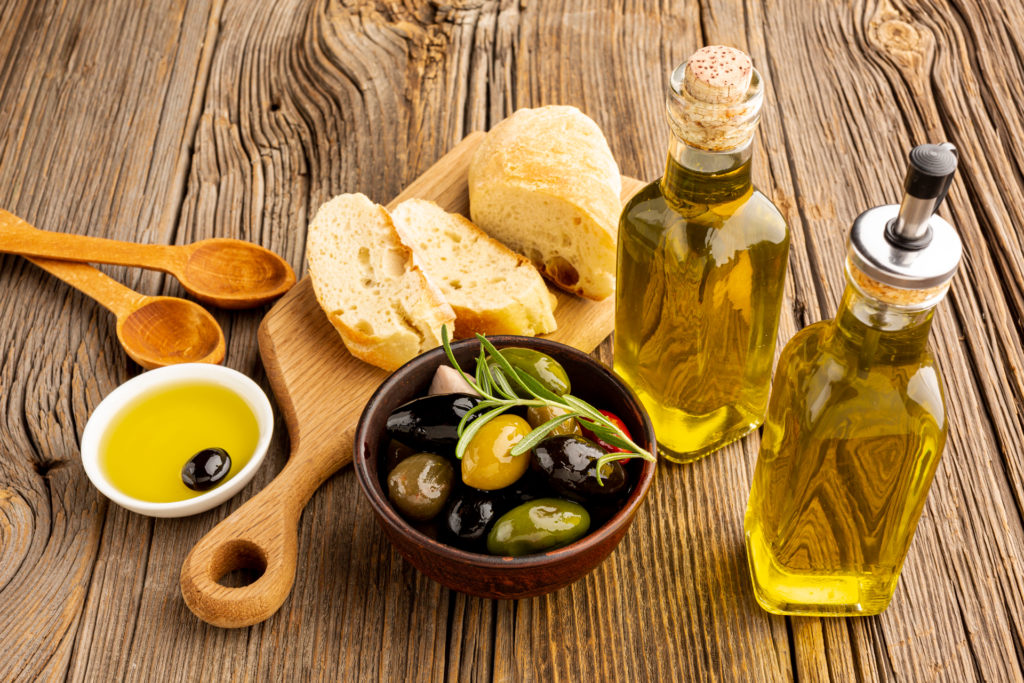 TYPICAL-TUSCAN-EXTRA-VIRGIN-OLIVE-OIL-TASTING-La-Quercia-Agriturismo-Grosseto-with-Pool